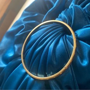 Vintage Monet Gold Tone Textured Diamond Cut Thin Bangle Bracelet. Very Dainty😍